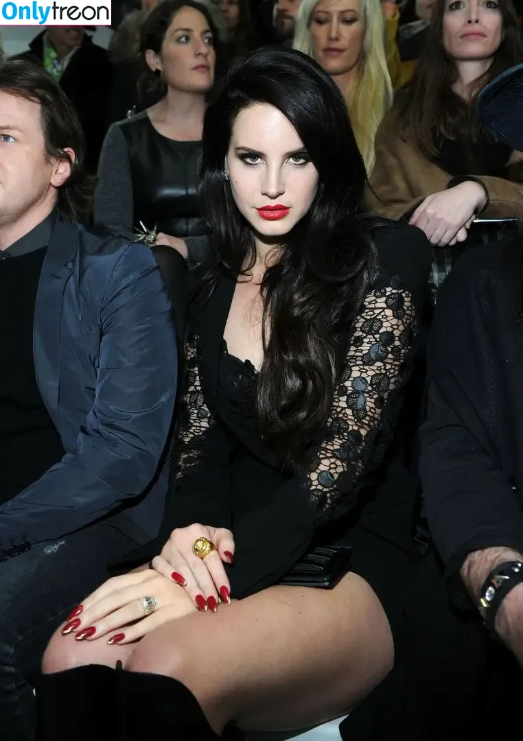 Lana Del Rey nude photo #0420 (lanadelrey / lanaraybabyx)