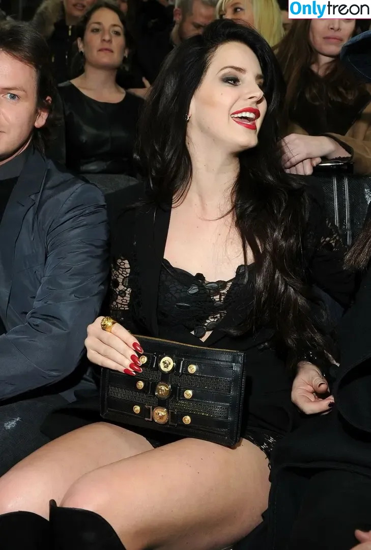Lana Del Rey nude photo #0424 (lanadelrey / lanaraybabyx)