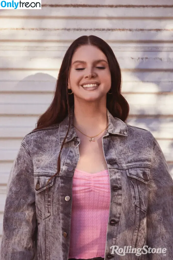 Lana Del Rey nude photo #0440 (lanadelrey / lanaraybabyx)