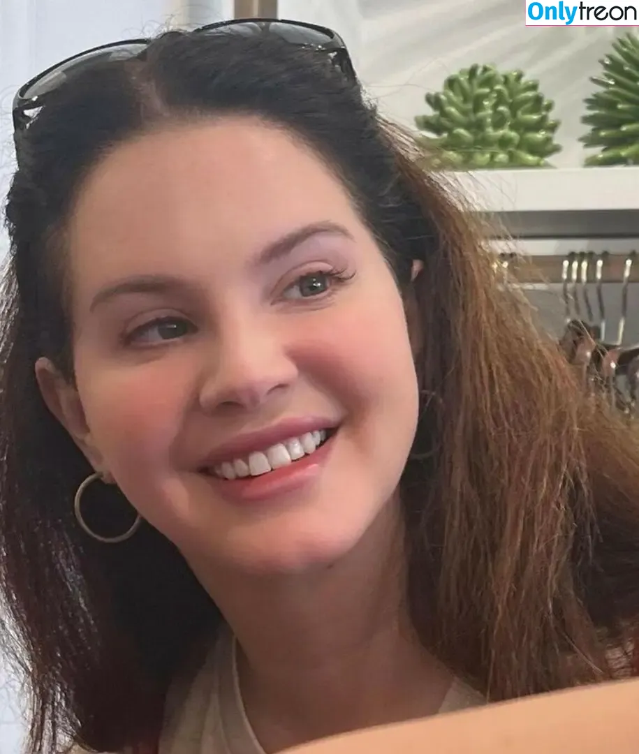 Lana Del Rey nude photo #0457 (lanadelrey / lanaraybabyx)