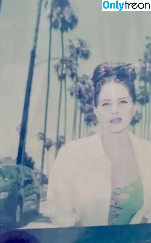 Lana Del Rey nude photo #0458 (lanadelrey / lanaraybabyx)