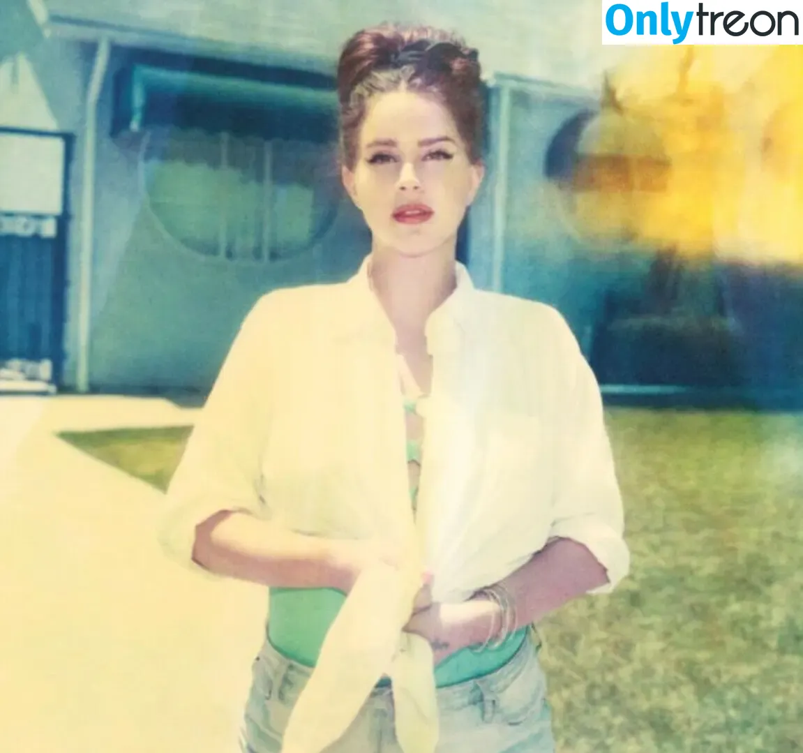 Lana Del Rey nude photo #0459 (lanadelrey / lanaraybabyx)