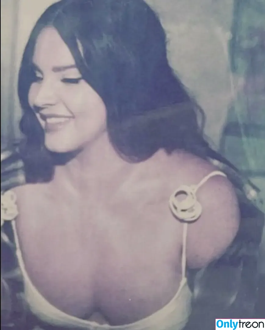 Lana Del Rey nude photo #0469 (lanadelrey / lanaraybabyx)