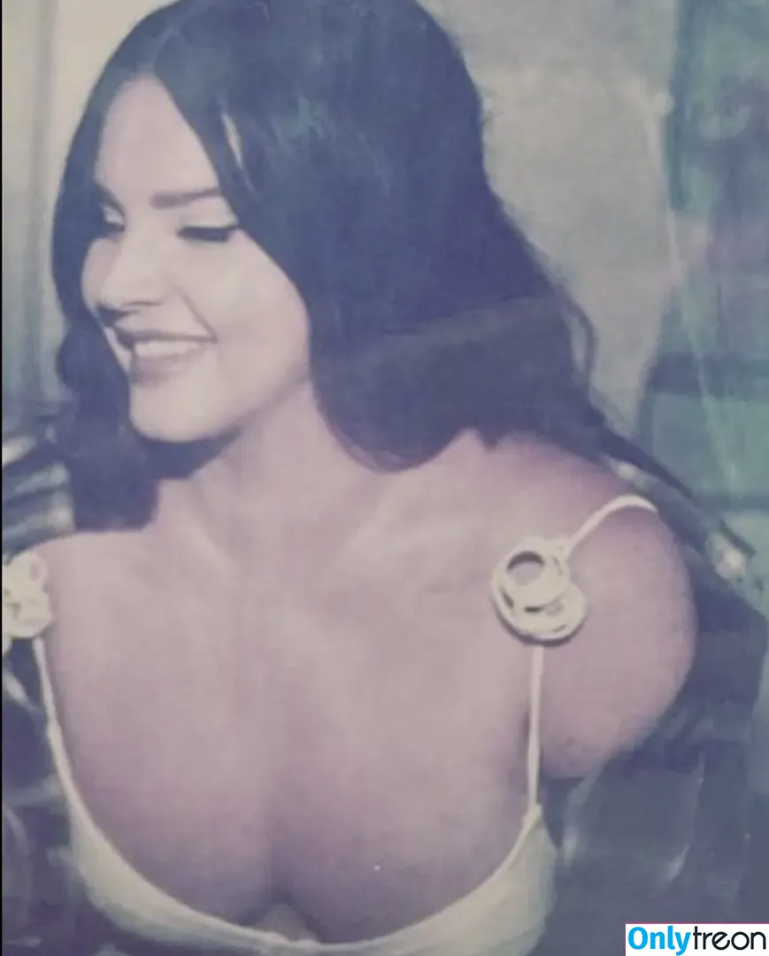 Lana Del Rey nude photo #0477 (lanadelrey / lanaraybabyx)