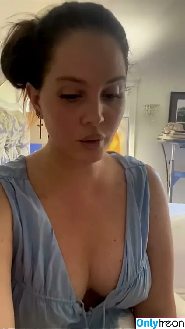 Lana Del Rey nude photo #0483 (lanadelrey / lanaraybabyx)