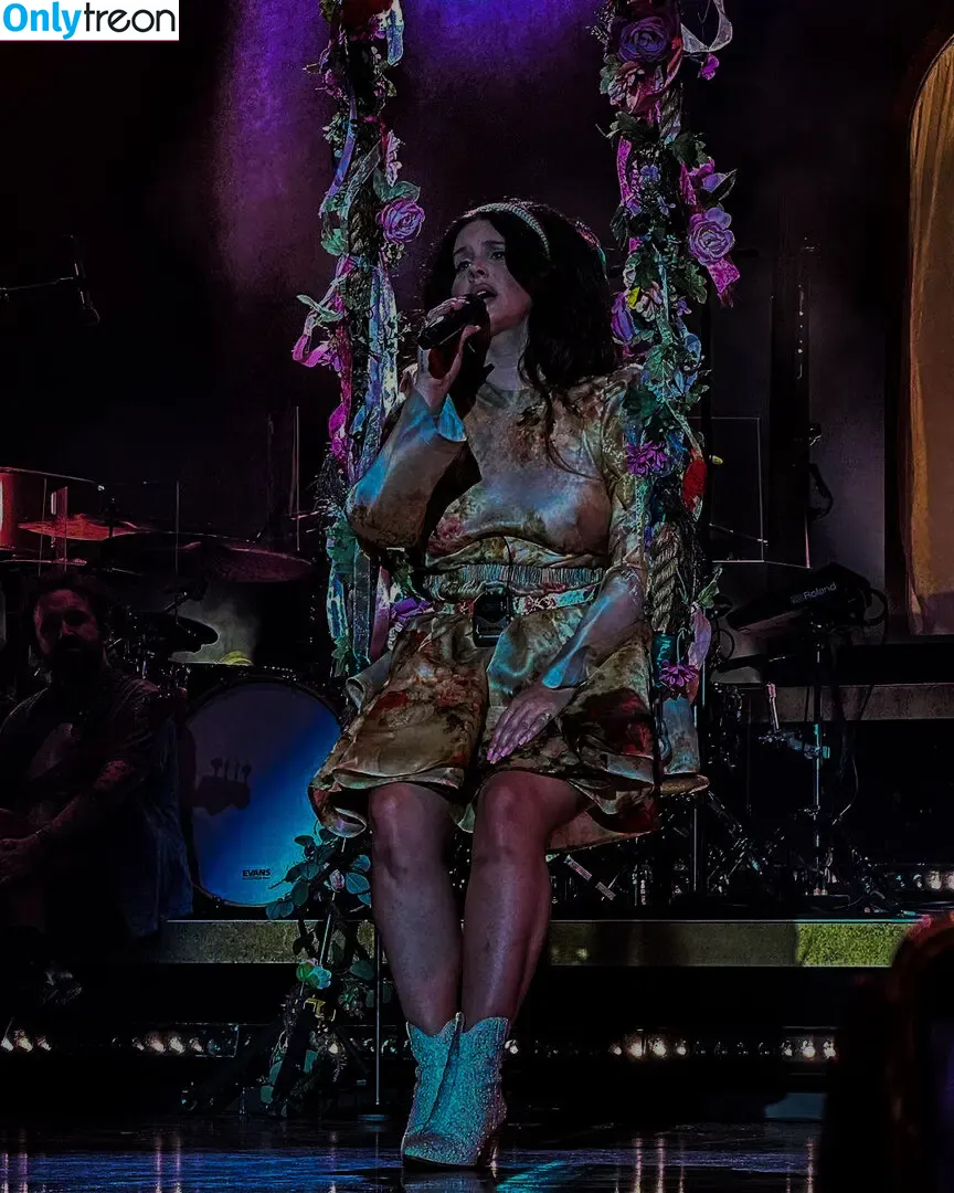 Lana Del Rey nude photo #0502 (lanadelrey / lanaraybabyx)