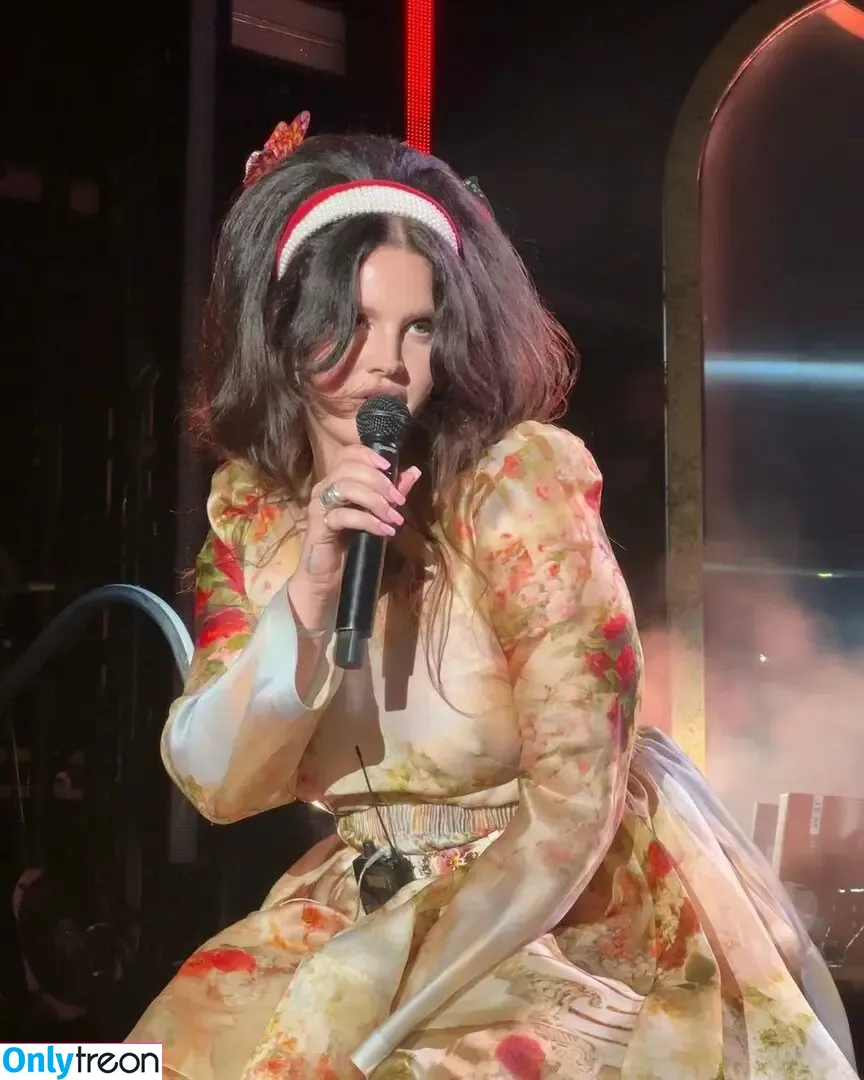 Lana Del Rey nude photo #0503 (lanadelrey / lanaraybabyx)
