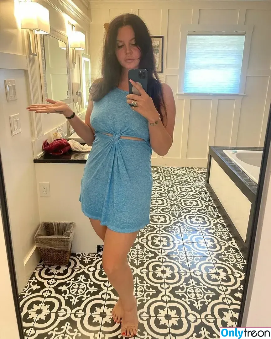 Lana Del Rey nude photo #0513 (lanadelrey / lanaraybabyx)
