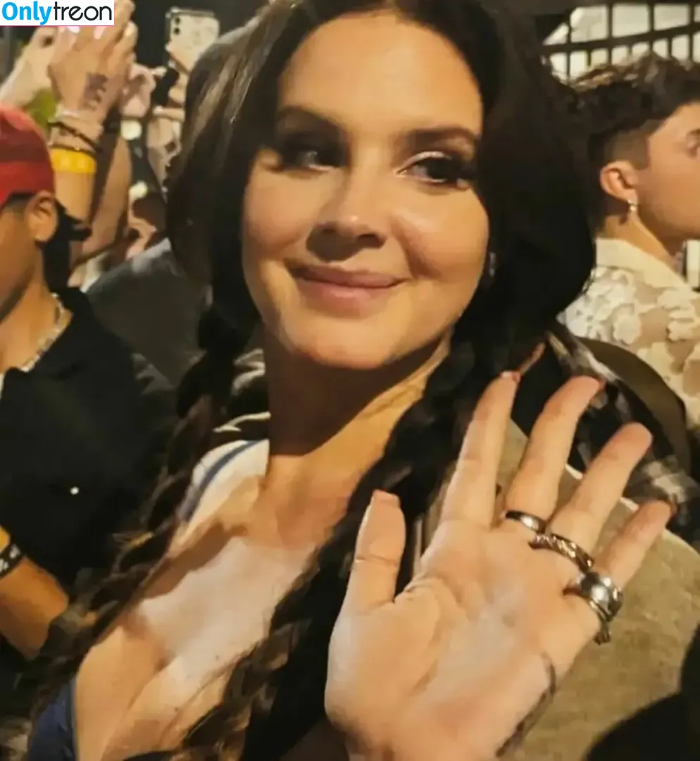 Lana Del Rey nude photo #0519 (lanadelrey / lanaraybabyx)