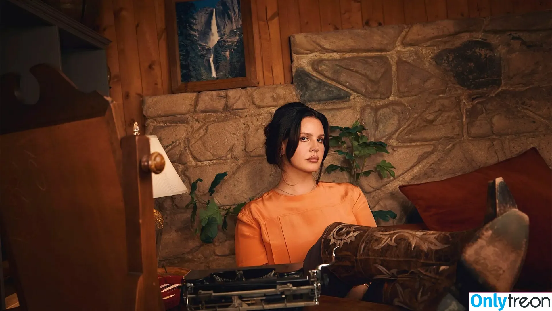 Lana Del Rey nude photo #0528 (lanadelrey / lanaraybabyx)