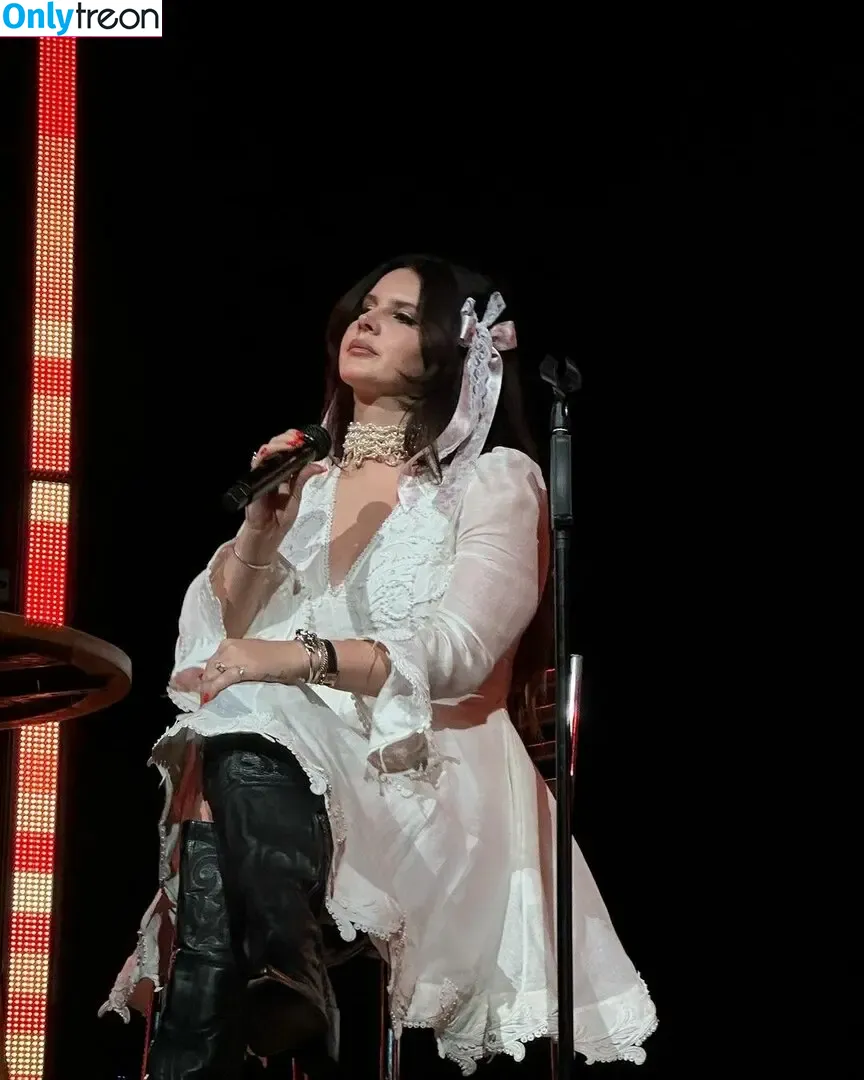 Lana Del Rey nude photo #0531 (lanadelrey / lanaraybabyx)