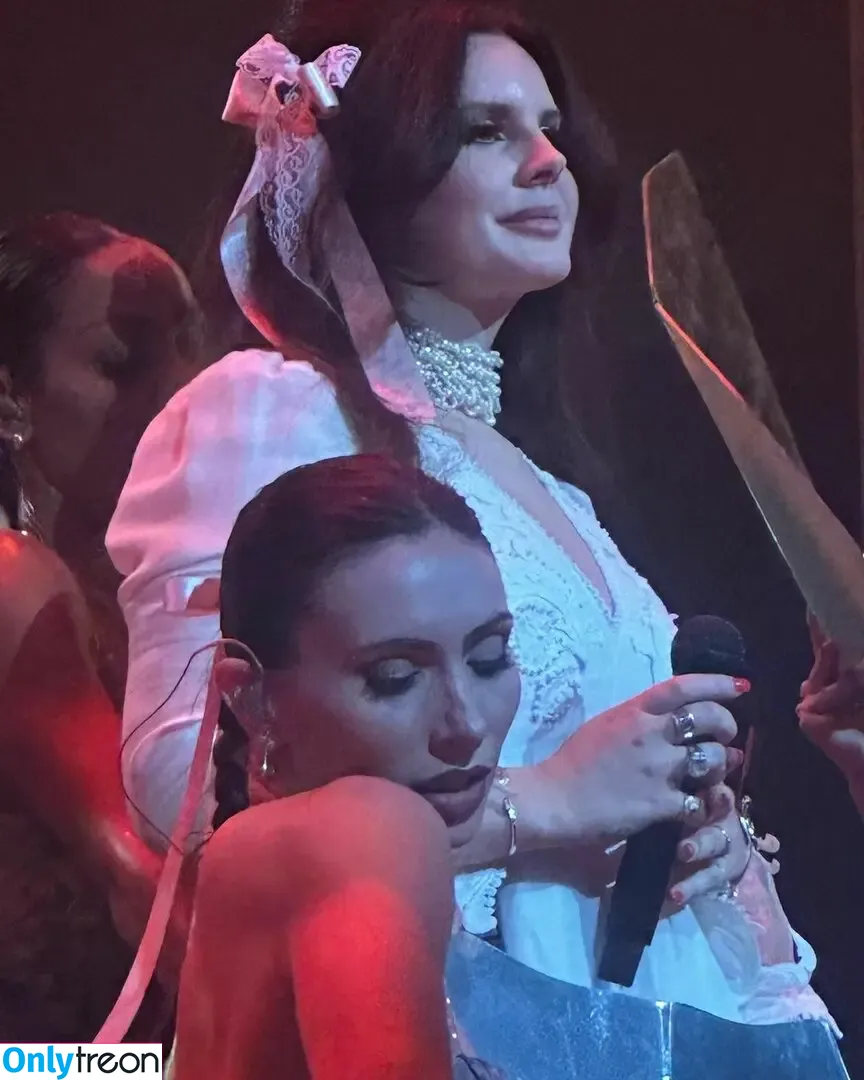 Lana Del Rey nude photo #0532 (lanadelrey / lanaraybabyx)