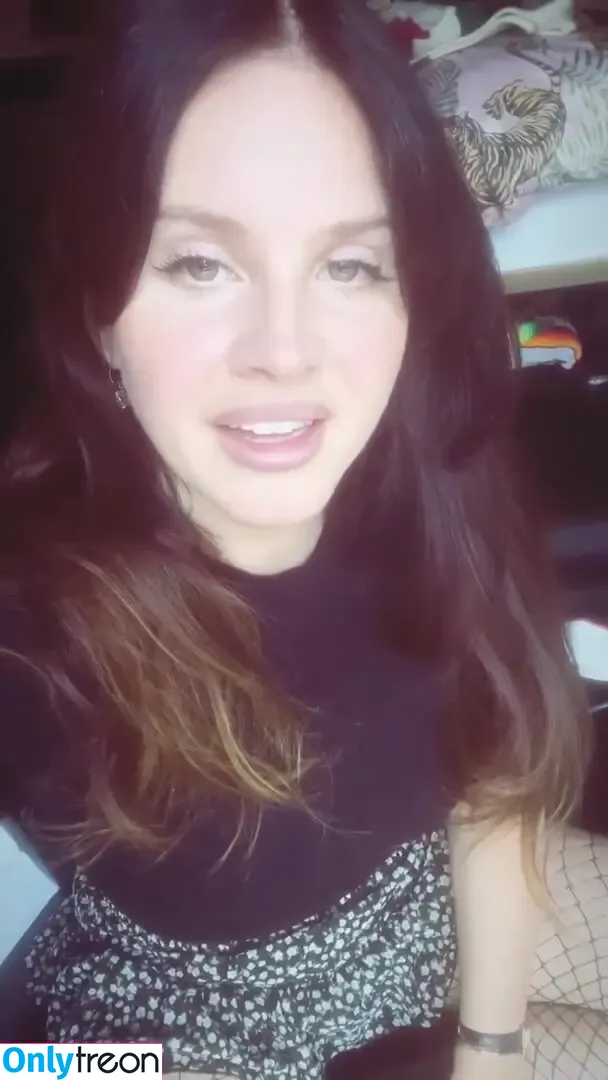 Lana Del Rey nude photo #0544 (lanadelrey / lanaraybabyx)