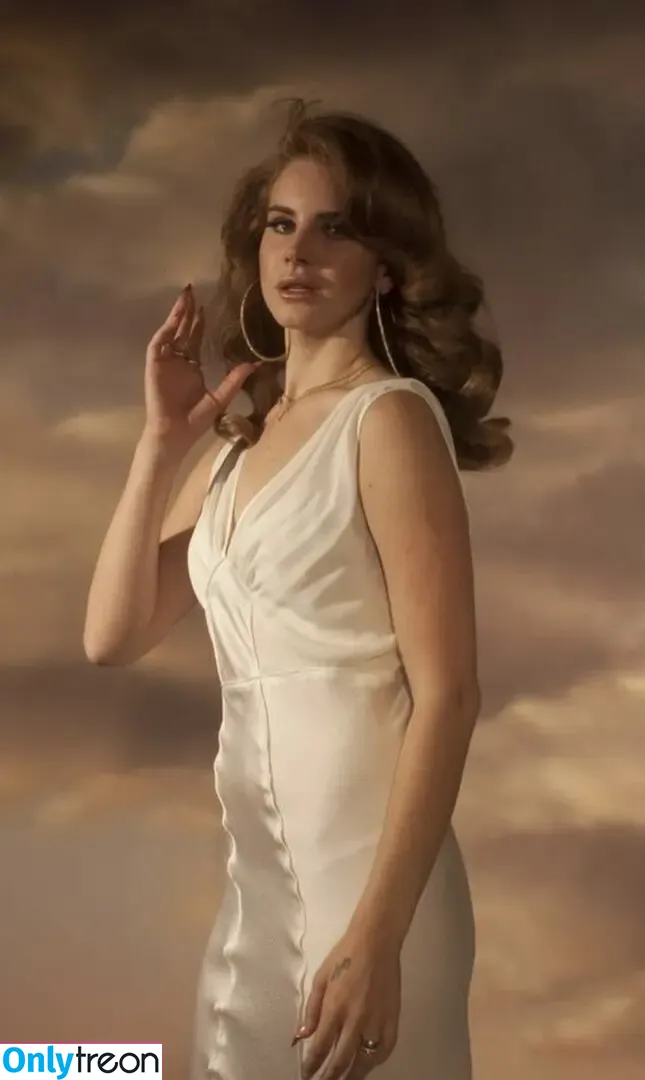 Lana Del Rey голая photo #0947 (lanadelreypictures / lanaraybabyx)