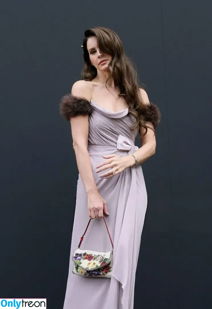 Lana Del Rey nude photo #1131 (lanadelreypictures / lanaraybabyx)