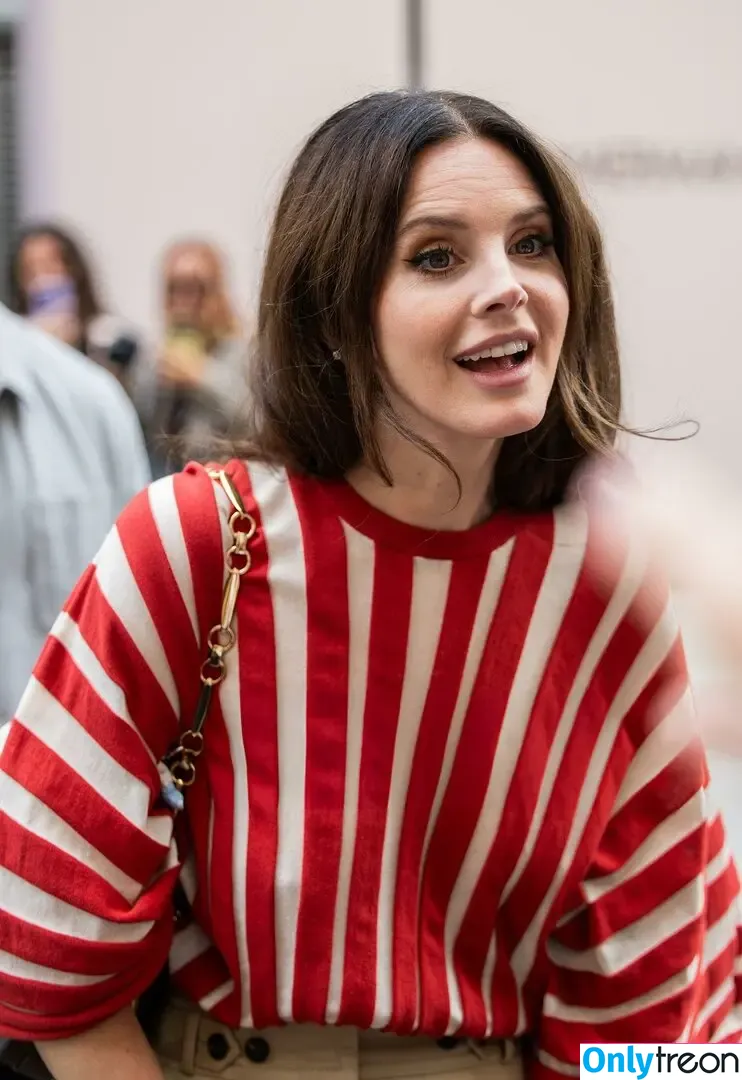 Lana Del Rey nude photo #1143 (lanadelreypictures / lanaraybabyx)