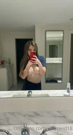lanarhoads18 / 911_emergency_hotel nude photo #0379