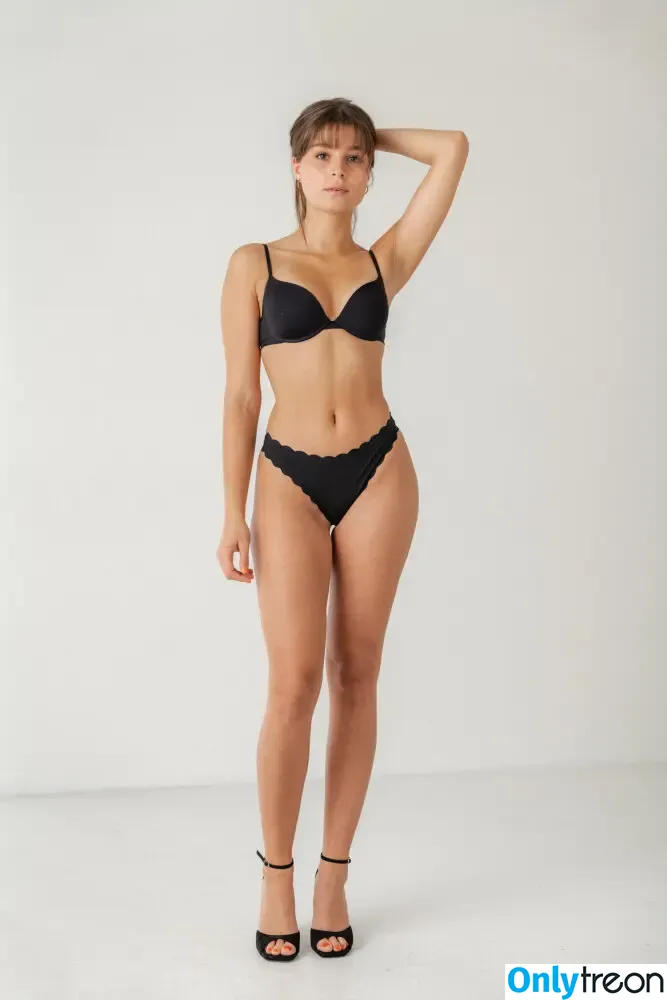 Lara Aylin Winkler голая photo #0003 (Lara Aylin Winkler)
