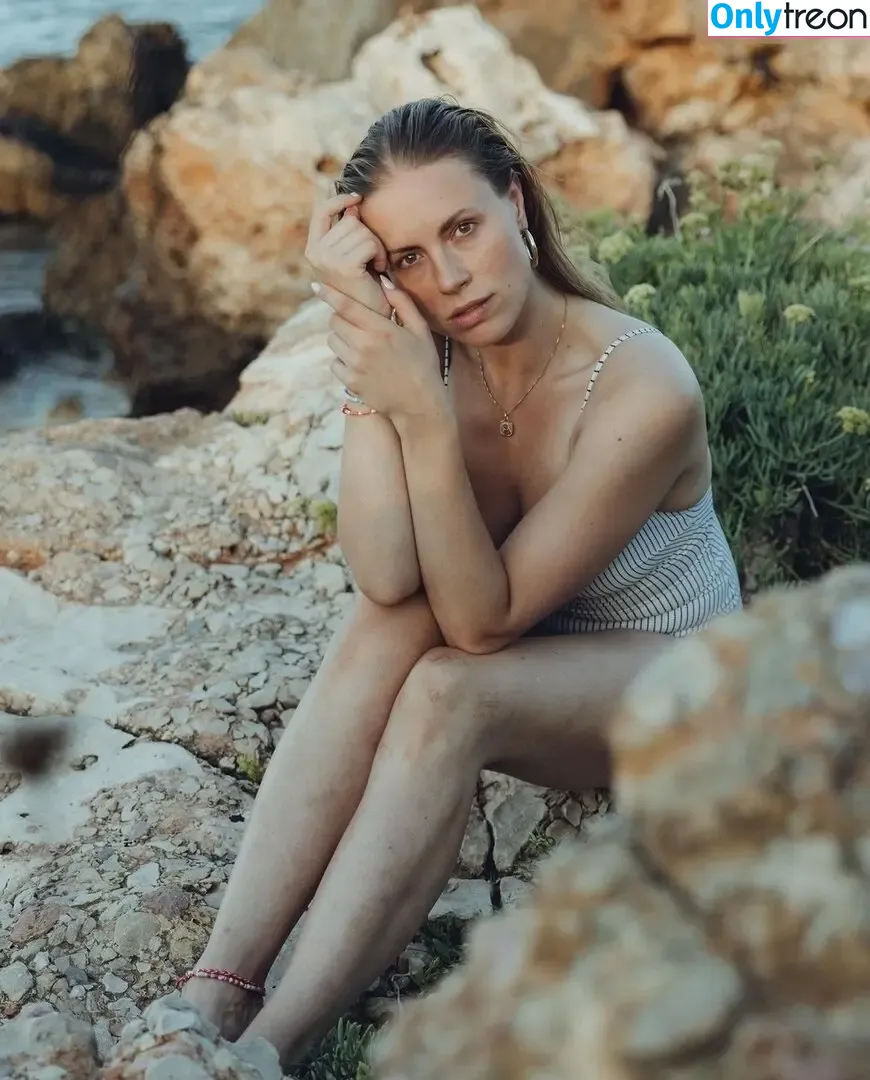 Lara Dandelion Seibert nude photo #0007 (laradandelion)