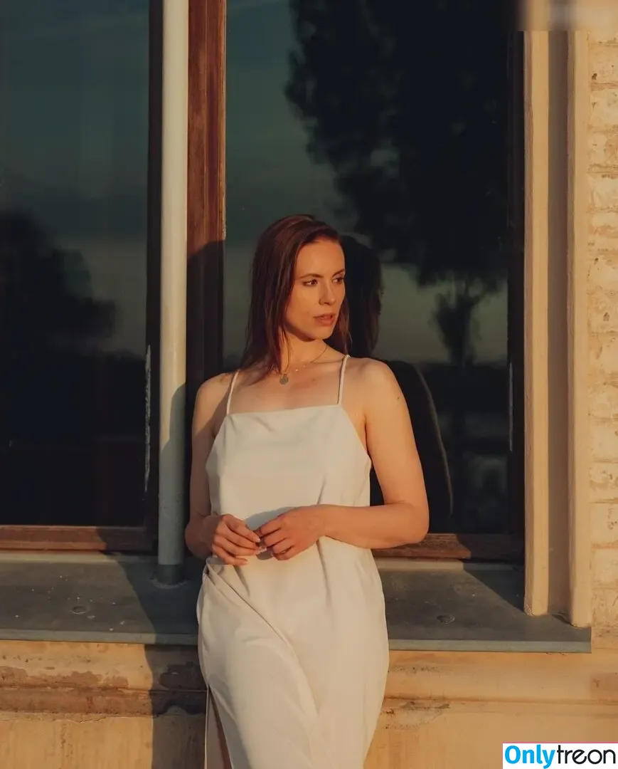Lara Dandelion Seibert голая photo #0020 (laradandelion)