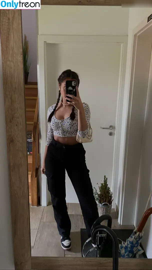 Lara Held nude photo #0012 (laraheldd)