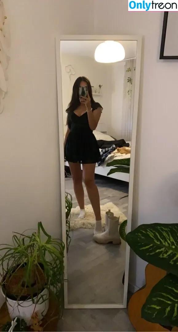 Lara Held nude photo #0013 (laraheldd)