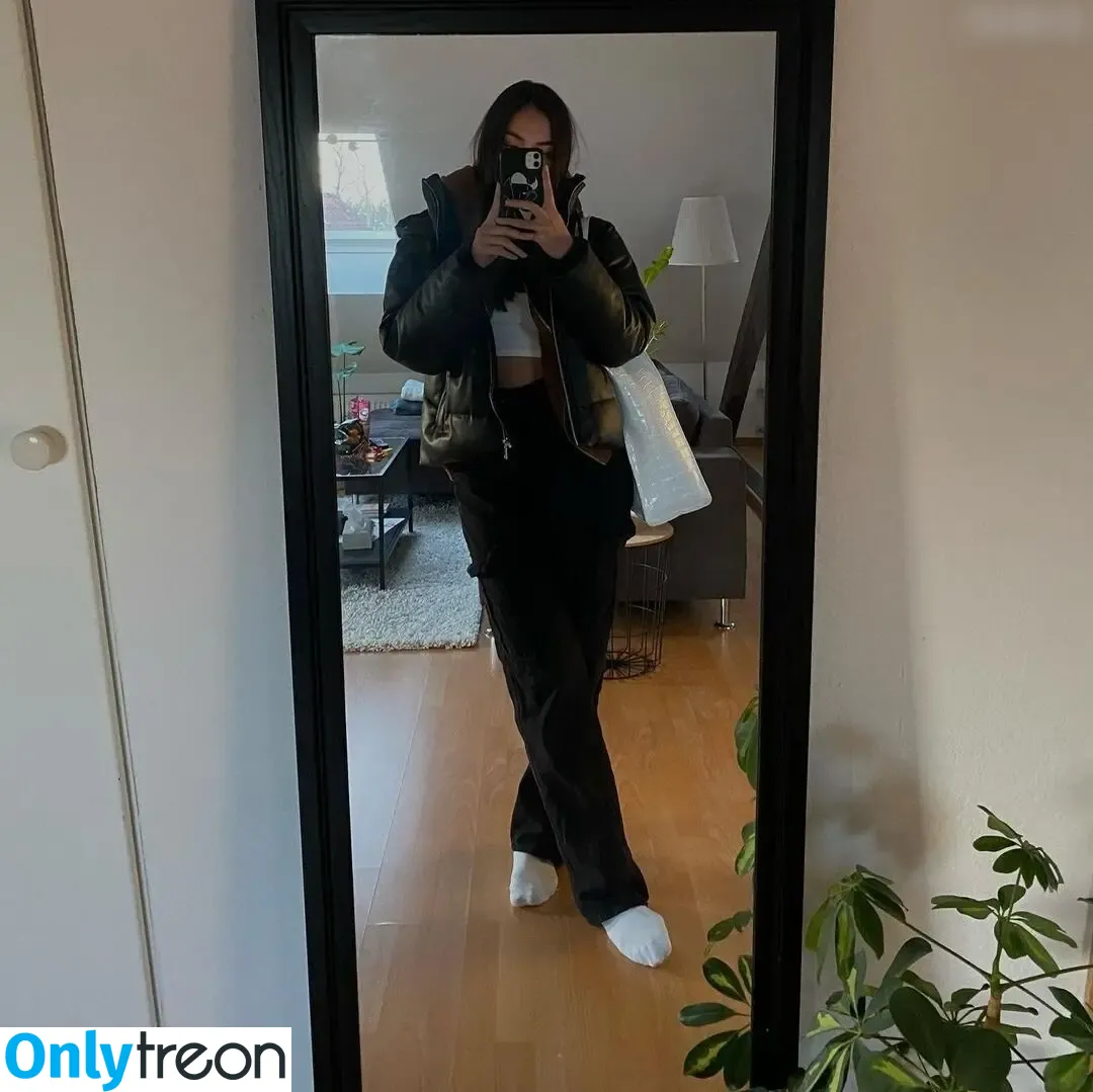 Lara Held nude photo #0018 (laraheldd)