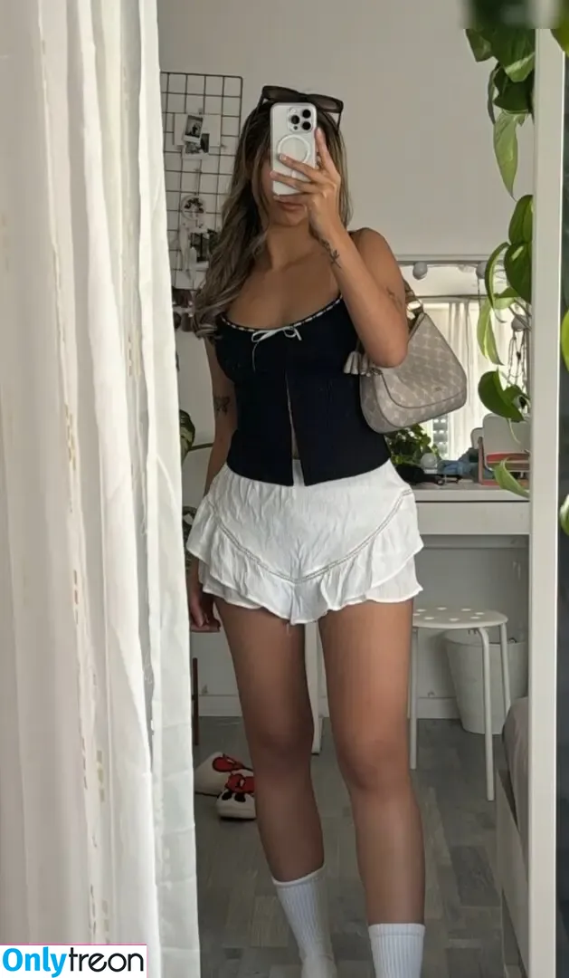 Lara Held nude photo #0035 (laraheldd)