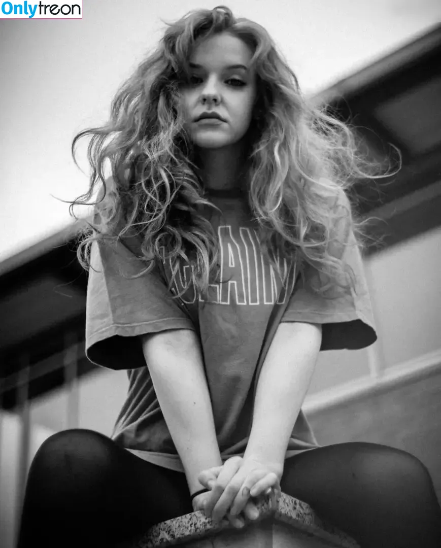 Larakrgr_ nude photo #0010 (Larakrgr_)