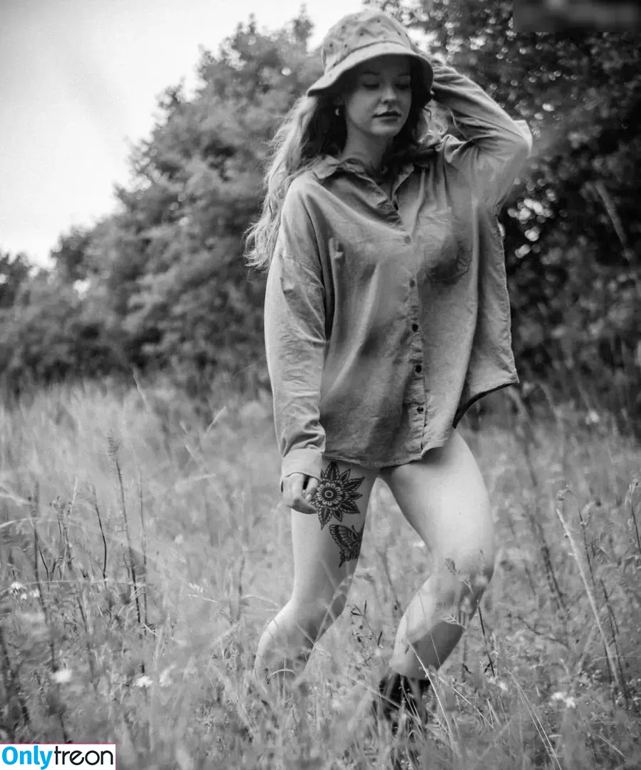 Larakrgr_ nude photo #0011 (Larakrgr_)