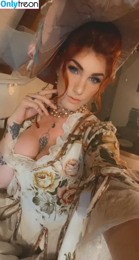 laraloxley nude photo #0019 (lara.loxley)