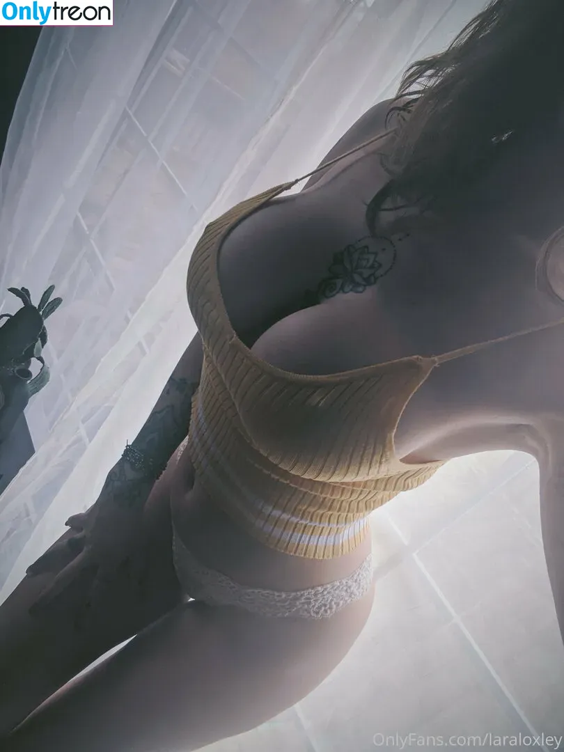 laraloxley nude photo #0105 (lara.loxley)