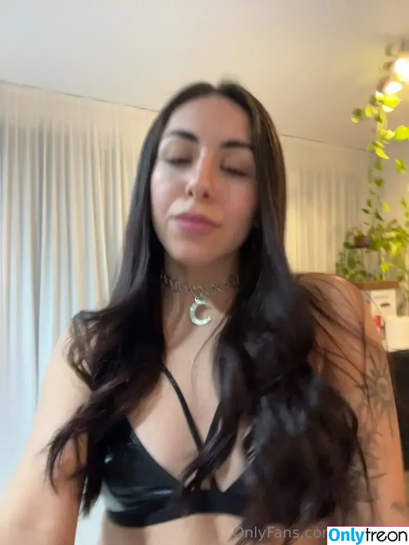 laraxxxb nude photo #0086 (laraxxx)