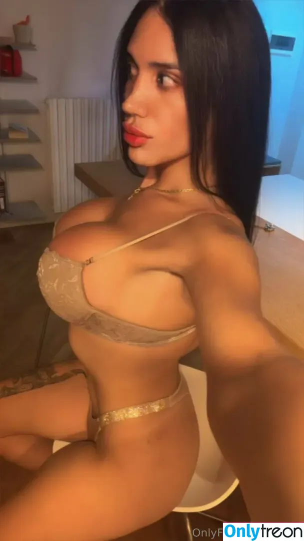 lari.ts голая photo #0037 (lari.ts)