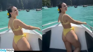 Larissa Manoela / larissamanoela nude photo #1119