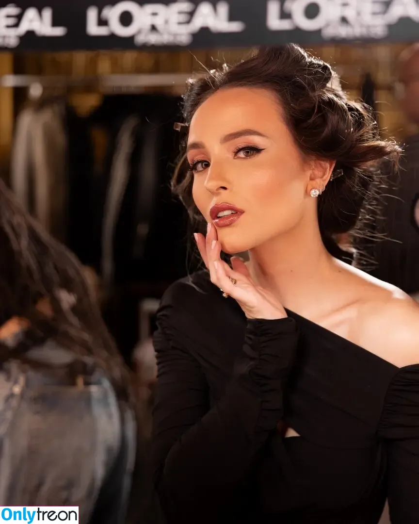 Larissa Manoela nude photo #1050 (larissamanoela)