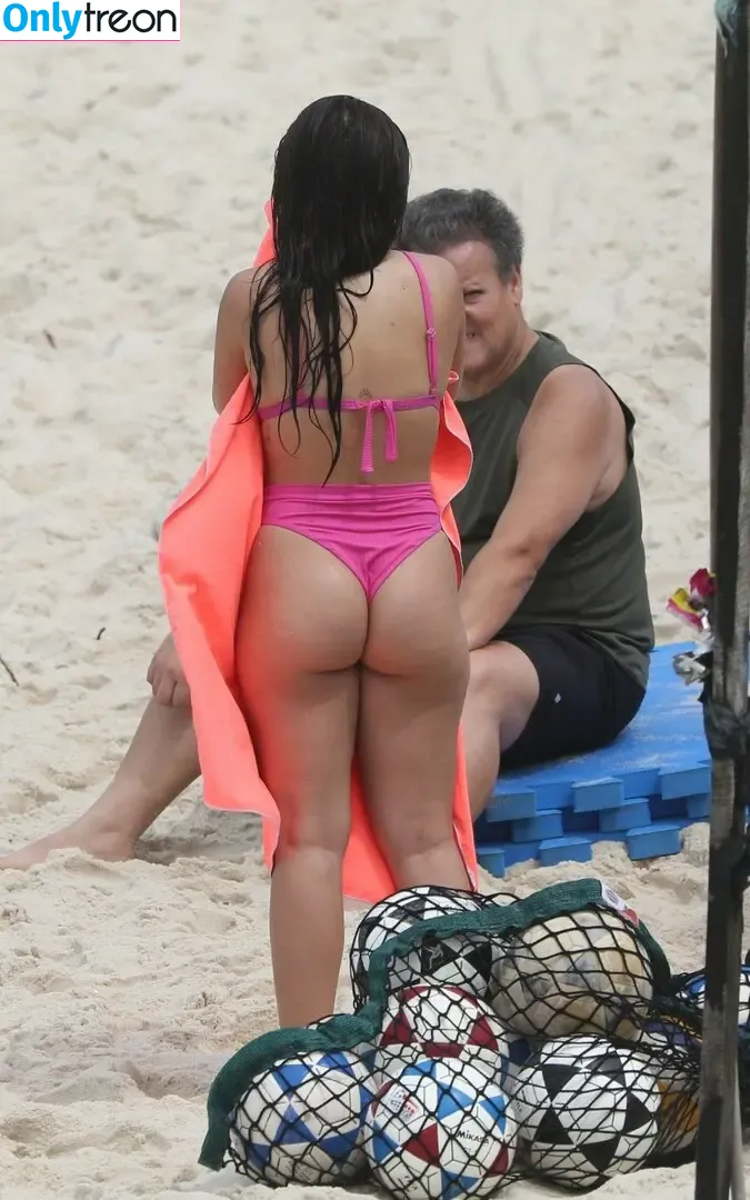 Larissa Manoela nude photo #1395 (larissamanoela)
