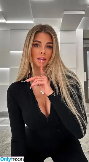 Larissa Neumann / tigerlariz фото голая #0264
