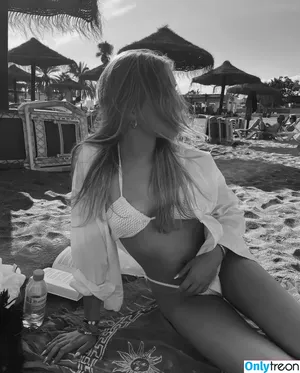 Larissa Oberste / larissaoberste nude photo #0021