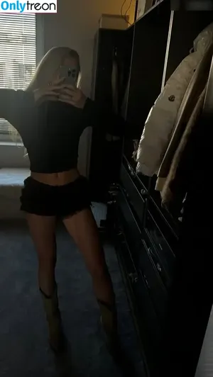 Larissa Oberste / larissaoberste nude photo #0057