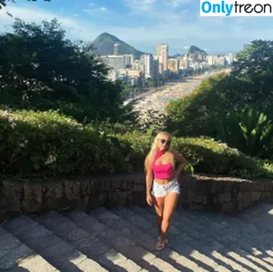 Larisse Farias / larissefarias_ / larissefariass_ / martinafarias nude photo #0001
