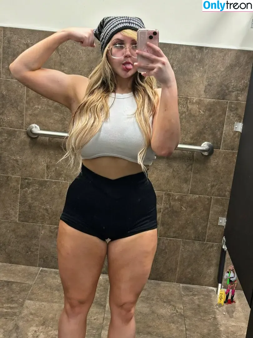 Larkan Danielle nude photo #0054 (larkandanielle / lovelyangelface / misslovelyaf)