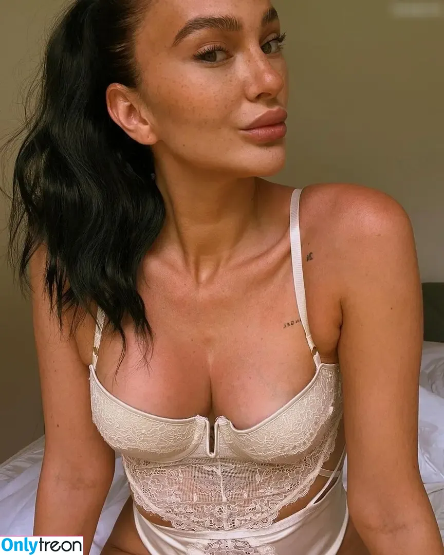 Larryline nude photo #0016 (larissaoellinger)