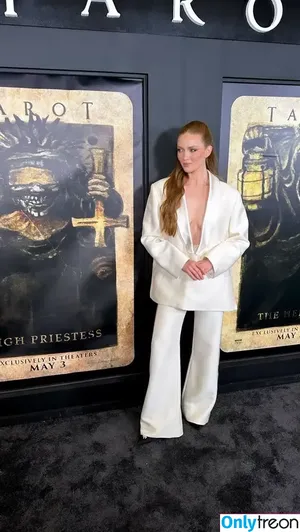 Larsen Thompson / larsenthompson nude photo #0564