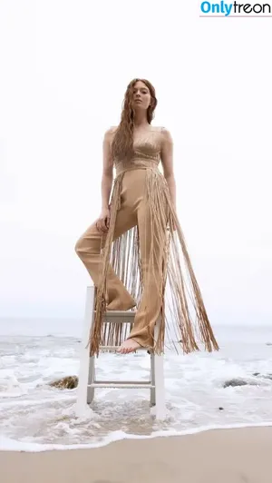 Larsen Thompson / larsenthompson nude photo #0568