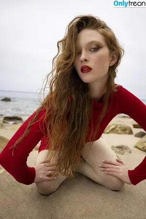 Larsen Thompson / larsenthompson nude photo #0570