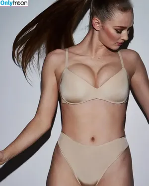 Larsen Thompson / larsenthompson nude photo #0636