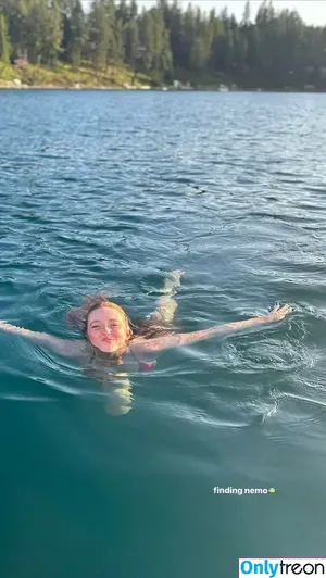 Larsen Thompson / larsenthompson фото голая #0672
