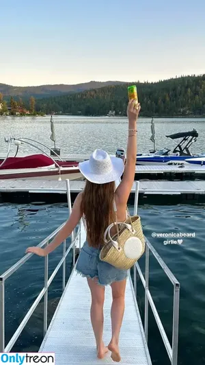 Larsen Thompson / larsenthompson фото голая #0673