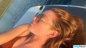 Larsen Thompson / larsenthompson фото голая #0675